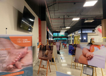 Exposição fotográfica Olhos que Acolhem chega ao TRT da 17ª Região, em Vitória, com imagens sobre o Serviço Família Acolhedora e o acolhimento de crianças e adolescentes.