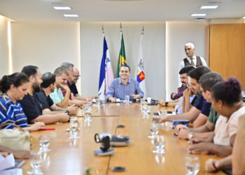 Prefeitura de Vitória se reúne com lideranças da Regional 6 para discutir obras, cultura, segurança e serviços públicos nos bairros.