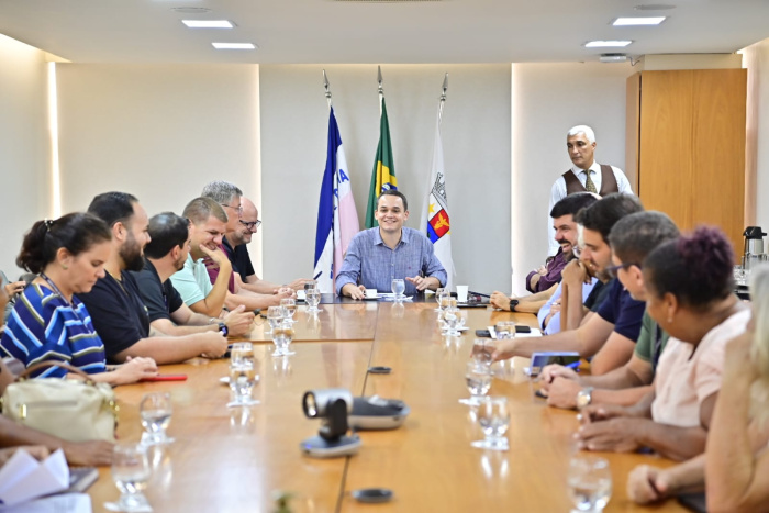 Prefeitura de Vitória se reúne com lideranças da Regional 6 para discutir obras, cultura, segurança e serviços públicos nos bairros.