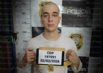 Piloto de 19 anos vira réu por homicídio doloso após morte de adolescente no Distrito Federal. Justiça mantém prisão preventiva enquanto caso segue em investigação.