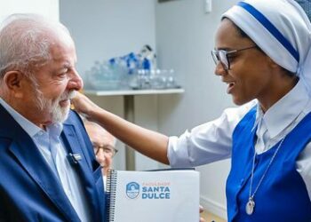 Presidente Lula assina medida provisória que destina R$ 4 bilhões do FGTS a entidades filantrópicas ligadas ao SUS. Ação prevê juros menores, mais cirurgias e reforço no atendimento especializado.