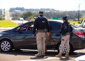 PRF contabiliza mais de 10,2 milhões de infrações nas rodovias federais em 2025. Excesso de velocidade lidera irregularidades e BR-101 está entre as mais críticas.
