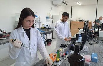 Kits de detecção de metanol desenvolvidos por pesquisador da UEPB passam a ser usados no Carnaval para evitar intoxicações e mortes causadas por bebidas adulteradas.