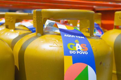 Programa Gás do Povo libera vale-recarga gratuito de gás de cozinha para 4,5 milhões de famílias inscritas no CadÚnico nesta segunda-feira.