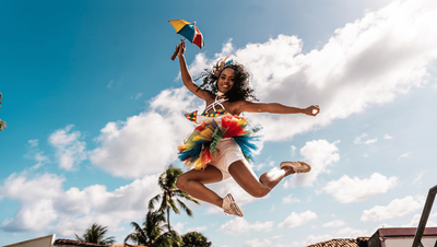 Pernambuco celebra o Dia do Frevo, manifestação cultural reconhecida pela Unesco que impulsiona o turismo e preserva a identidade do carnaval nordestino.