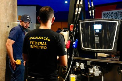 Operação Tô de Olho – Abastecimento Seguro detecta 362 irregularidades em postos de combustíveis em dois dias de fiscalização do Inmetro e da ANP em nove estados e no DF.