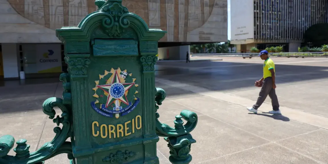 Correios iniciam leilão de 21 imóveis em 11 estados como parte do plano de reestruturação financeira. Lances vão de R$ 19 mil a R$ 11 milhões.