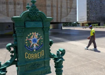 Correios iniciam leilão de 21 imóveis em 11 estados como parte do plano de reestruturação financeira. Lances vão de R$ 19 mil a R$ 11 milhões.
