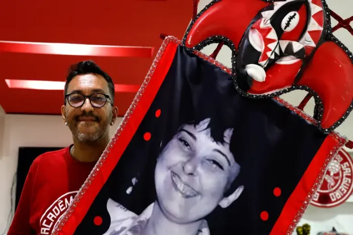 Acadêmicos do Salgueiro presta homenagem à carnavalesca Rosa Magalhães no Carnaval 2026 com enredo inspirado em seu imaginário e trajetória histórica.