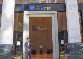 O Banco Central decretou a liquidação extrajudicial do Banco Pleno e da Pleno DTVM, citando deterioração financeira e descumprimento de normas. Instituição já integrou conglomerado do Banco Master.