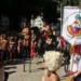 No Carnaval do Rio, o Bloco Mulheres Rodadas volta a discutir violência contra a mulher. Fantasias homenageiam Maria da Penha e reforçam a importância de políticas públicas contra o feminicídio.