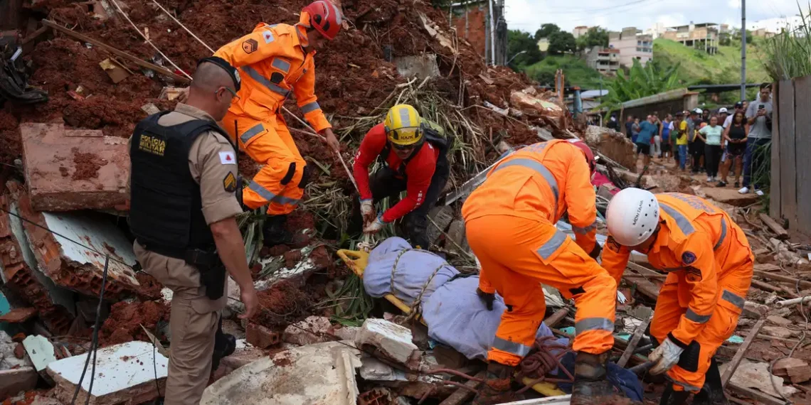 Temporais na Zona da Mata mineira deixam 47 mortos e expõem negligência climática. Especialistas apontam falhas no planejamento urbano e impactos do aquecimento global.
