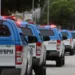 Polícia Militar realiza operação no Complexo da Maré com 200 agentes e veículos blindados. Ação mira tráfico, roubos e apreendeu armas.
