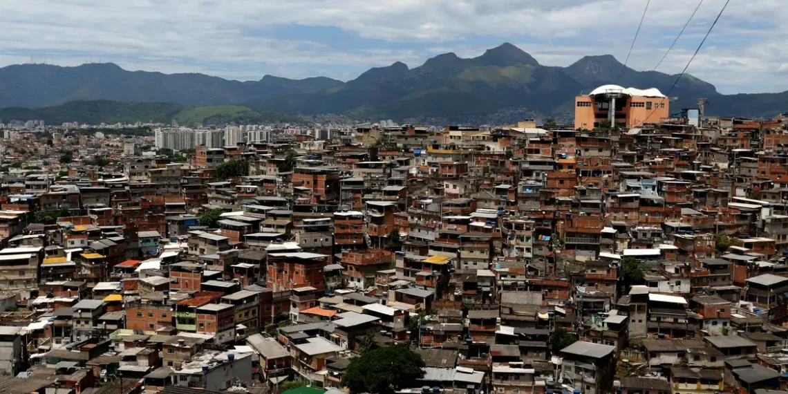 Levantamento do Data Favela mostra que segurança, moradia e saúde são as principais demandas de moradores de favelas brasileiras, com foco em dignidade e bem-estar.