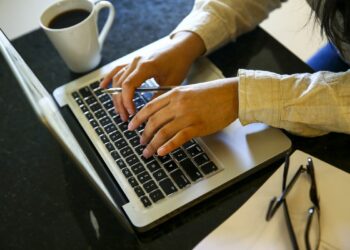 Programa Lideranças Femininas na Gestão Pública abre inscrições até 13 de março e oferece curso de liderança no Insead, na França, com despesas custeadas pela CAIXA.