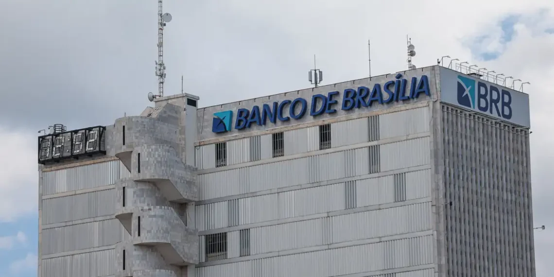 CLDF aprova projeto que autoriza aporte bilionário no BRB para cobrir prejuízos com Banco Master. Texto permite empréstimo de até R$ 6,6 bilhões e uso de imóveis públicos como garantia.