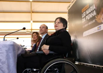 Justiça do Ceará aceita denúncia do MP e torna réus quatro acusados de promover campanha de ódio e desinformação contra a ativista Maria da Penha.