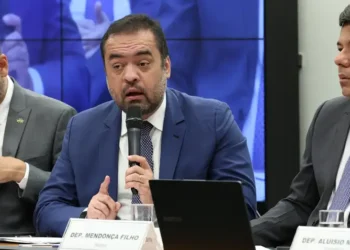 Processo analisa acusações de abuso de poder político e econômico nas eleições de 2022; relatora já votou pela cassação do mandato.