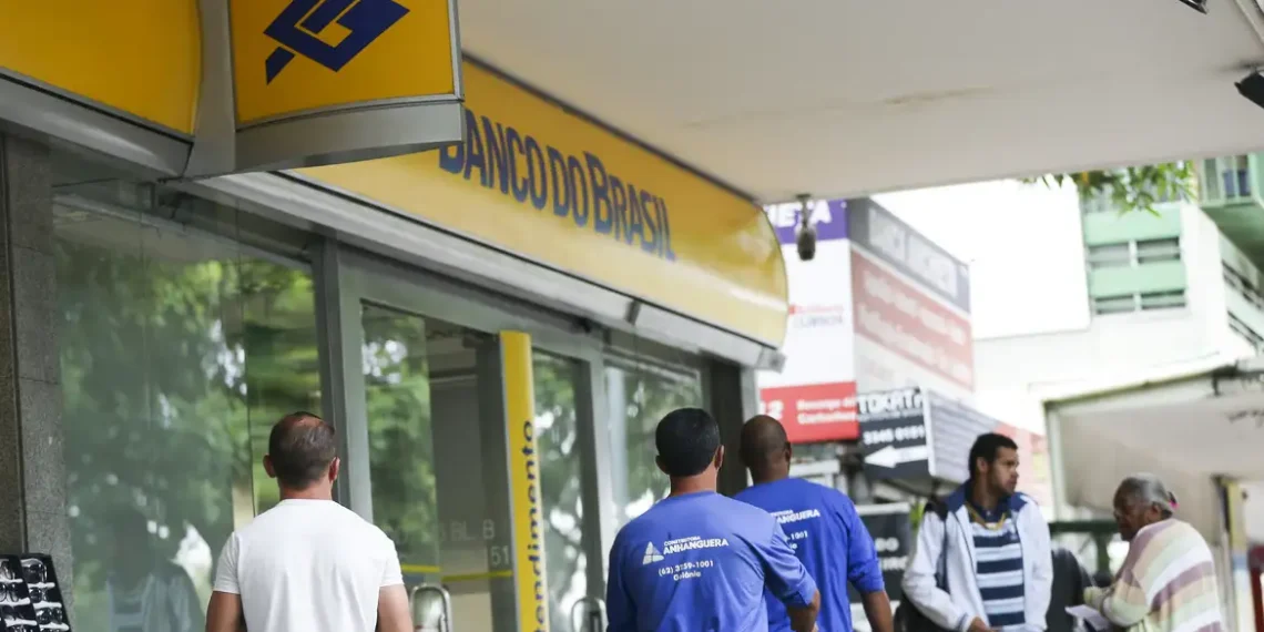 Banco do Brasil abre prazo até 31 de março para renegociação de dívidas com descontos de até 90%. Clientes podem negociar pelo app, site, WhatsApp ou agências.