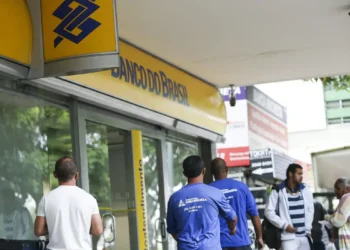 Banco do Brasil abre prazo até 31 de março para renegociação de dívidas com descontos de até 90%. Clientes podem negociar pelo app, site, WhatsApp ou agências.