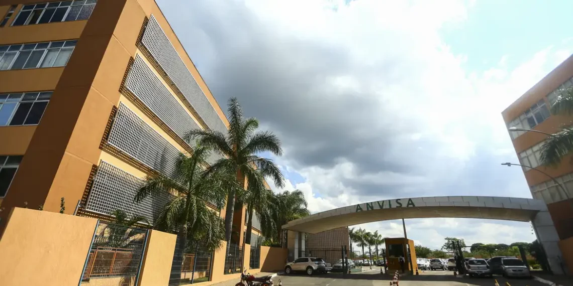 Anvisa aprova medicamento fitusirana sódica para tratamento de hemofilia no Brasil. Terapia pode reduzir sangramentos e exige aplicação a cada dois meses.