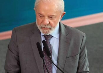 Lula participa da Cúpula da Celac em Bogotá para debater integração regional, segurança alimentar e cenário político na América Latina.