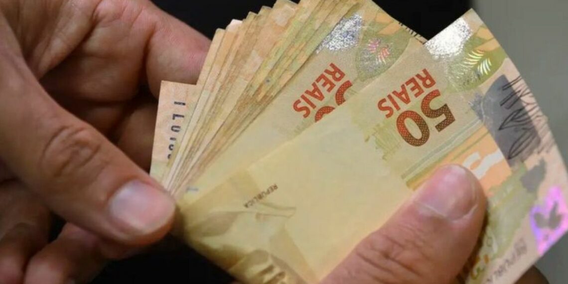 INSS antecipa 13º salário de 2026 para abril e maio e libera mais de R$ 78 bilhões a beneficiários. Veja calendário, quem tem direito e quem fica de fora.