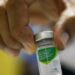 Fiocruz alerta para aumento da Influenza A no Brasil e crescimento de casos de SRAG. Vacinação começa em 28 de março e é principal forma de prevenção.