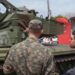 Ministério da Defesa lança programa para capacitar e inserir militares temporários no mercado de trabalho após o serviço ativo.