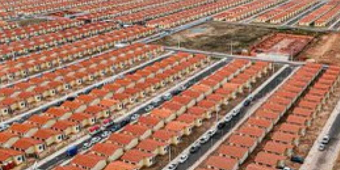 Minha Casa, Minha Vida movimenta R$ 335 bilhões na economia, gera empregos e lidera lançamentos imobiliários no Brasil.