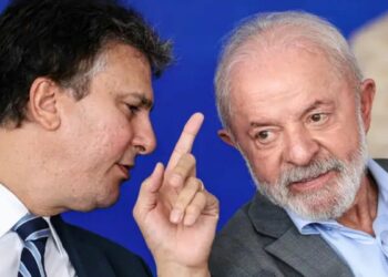 Nova lei sancionada por Lula extingue lista tríplice e determina que reitor será o mais votado. Medida reforça autonomia universitária.