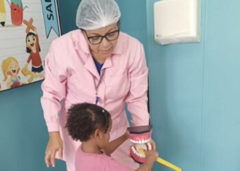 Vitória celebra o Dia Mundial da Saúde Bucal com ações em escolas e destaca resultados do programa Sorria Vitória na prevenção de doenças.