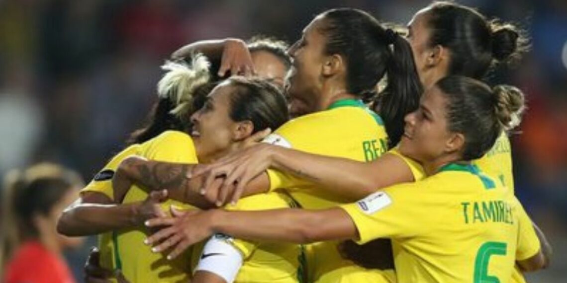 Governo envia projeto ao Congresso com regras para a Copa do Mundo Feminina de 2027 e prevê prêmio a jogadoras brasileiras que participaram de torneio em 1988.