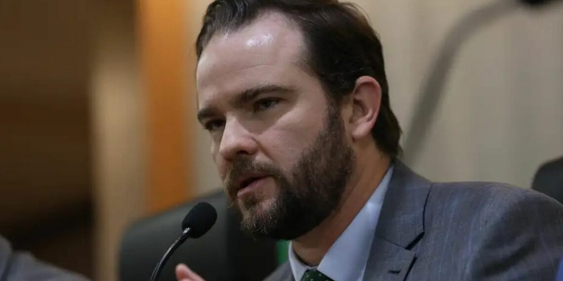Em seu primeiro pronunciamento como ministro da Fazenda, Dario Durigan afirmou que o governo prepara alternativas para conter a alta do diesel, diante dos impactos da guerra no Oriente Médio e da resistência de estados à proposta sobre o ICMS.