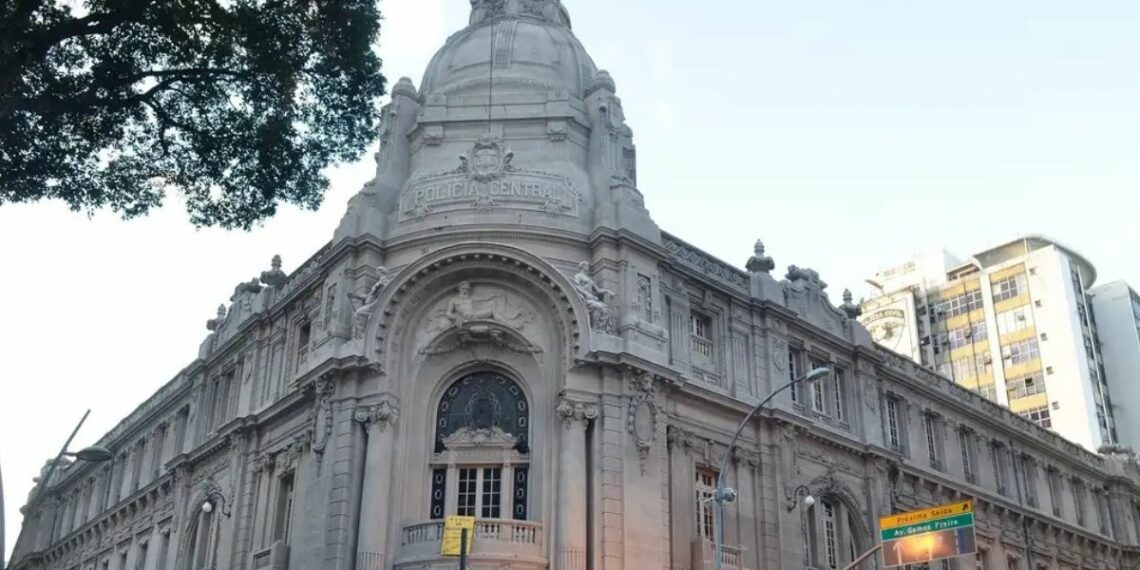 Documentos do antigo Dops do Rio começam a ser transferidos para o Arquivo Público, garantindo preservação e acesso à memória da ditadura.