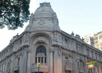 Documentos do antigo Dops do Rio começam a ser transferidos para o Arquivo Público, garantindo preservação e acesso à memória da ditadura.