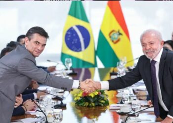 Lula defende ampliar produção de gás na Bolívia e aumentar importações para o Brasil durante encontro com o presidente boliviano Rodrigo Paz.