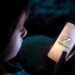 Lei Felca cria novas regras para redes sociais, com foco na proteção de crianças e adolescentes, exigindo verificação de idade e controle parental.