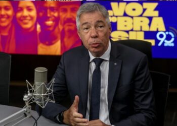 Imposto de Renda 2026 terá restituições em quatro lotes e declaração automática para pequenos contribuintes.