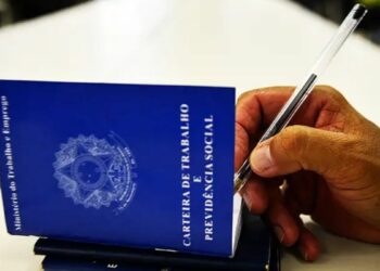 Brasil registra recorde de 66,8% de trabalhadores contribuindo para a Previdência Social, segundo IBGE. Número reforça avanço do emprego formal no país.