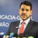 Presidente Lula oficializa indicação de Jorge Messias ao STF. Nome ainda será analisado pelo Senado antes da possível nomeação.