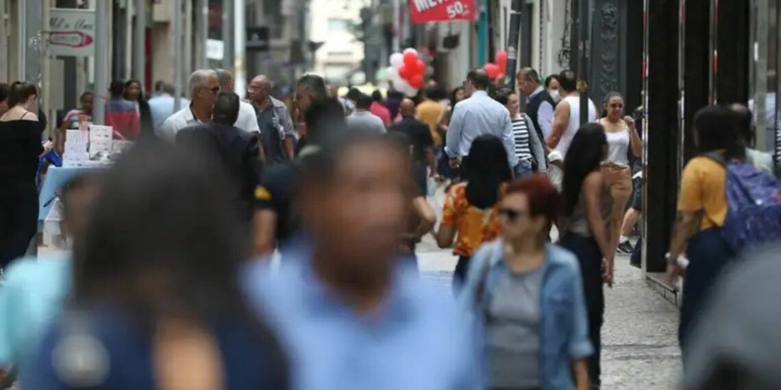 Estudo aponta que mortes por câncer colorretal no Brasil podem crescer quase três vezes até 2030, impulsionadas por hábitos e diagnóstico tardio.