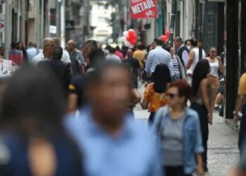 Estudo aponta que mortes por câncer colorretal no Brasil podem crescer quase três vezes até 2030, impulsionadas por hábitos e diagnóstico tardio.