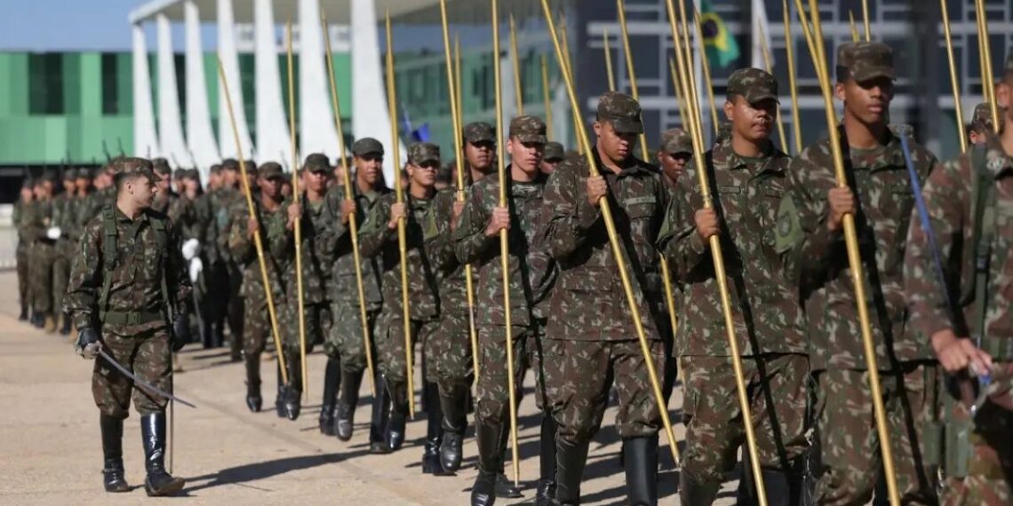 Ministério da Defesa define cotas para negros, indígenas e quilombolas em concursos militares, com percentuais e regras de validação.