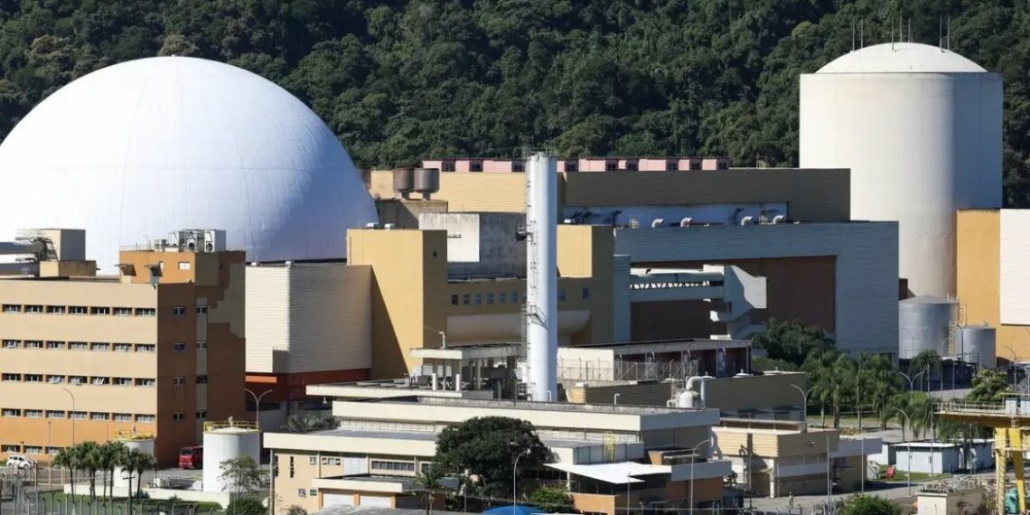 Especialistas apontam energia nuclear como caminho para autonomia energética do Brasil, com destaque para Angra 3 e domínio do ciclo do urânio.