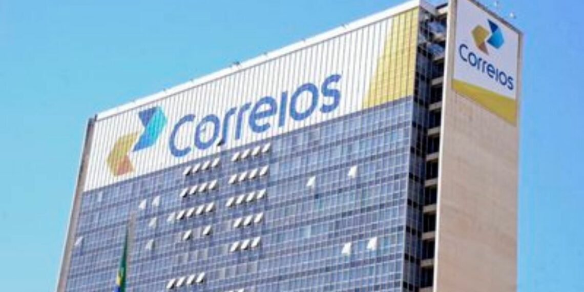 Correios realizam leilão com imóveis em Brasília e Salvador, incluindo terreno no Lago Paranoá e complexo na Pituba.