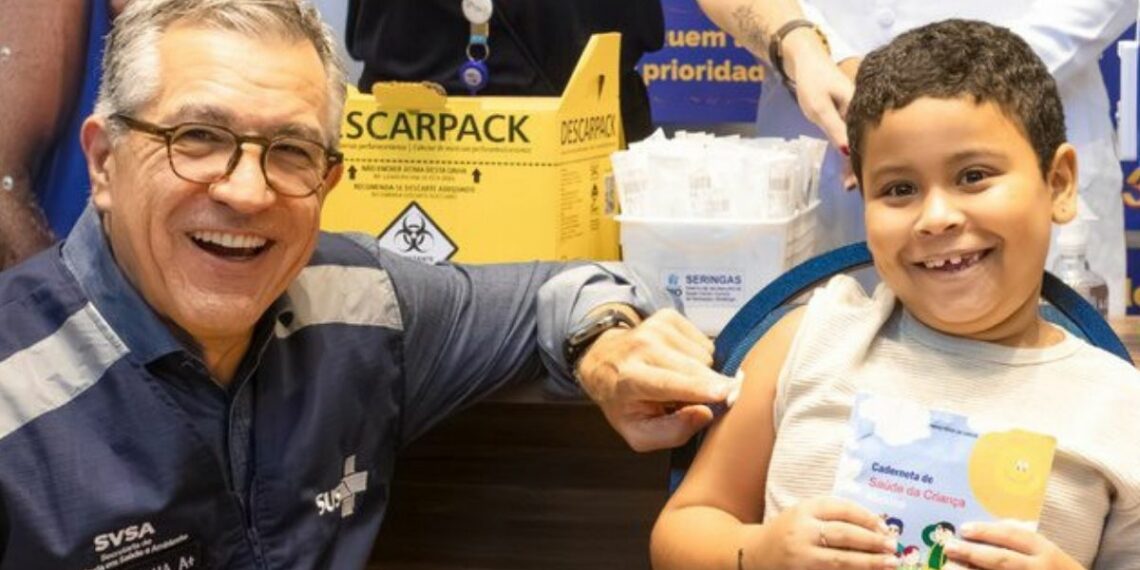 Campanha de vacinação contra influenza já aplicou mais de 2,3 milhões de doses no Brasil. Imunização gratuita segue até 30 de maio pelo SUS.