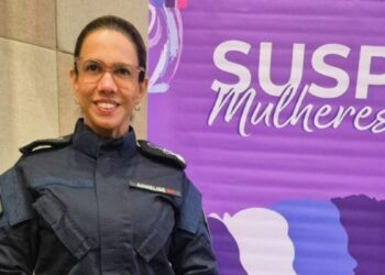 Comandante Dayse Barbosa é homenageada em evento nacional em Brasília. Encontro debate políticas públicas e combate à violência contra a mulher.