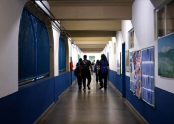 IBGE revela que 39,8% dos adolescentes já sofreram bullying no Brasil, com aumento na repetição e intensidade dos casos.