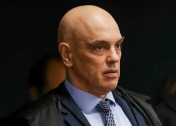 Alexandre de Moraes limita uso de dados do Coaf a investigações formais. Decisão pode anular provas obtidas sem seguir novas regras.